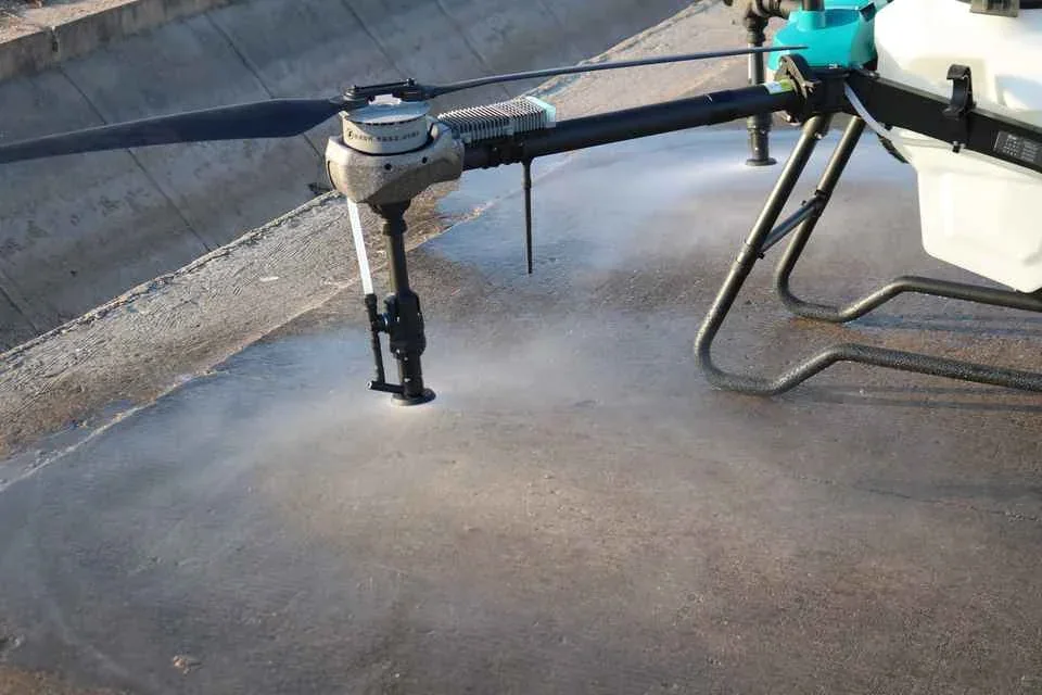 JT-80 atomising nozzle working close up, with visible spray mist